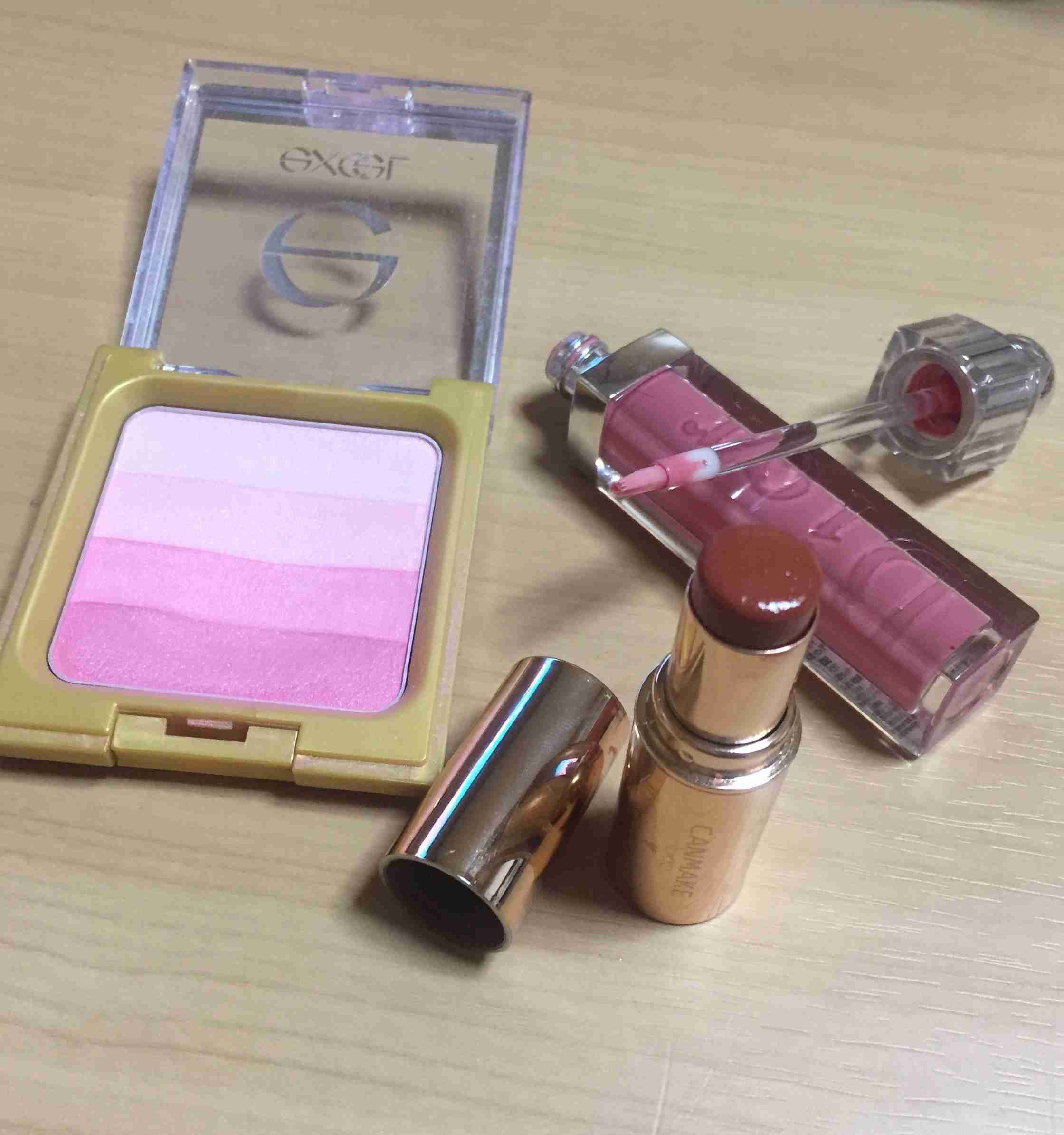 今日のメイクに使ったコスメを見せてくださいpart12