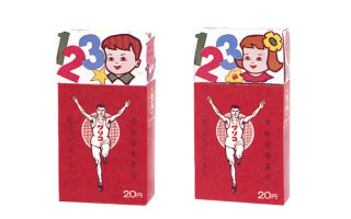 懐かしのパッケージを貼るトピ
