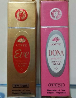 懐かしのパッケージを貼るトピ
