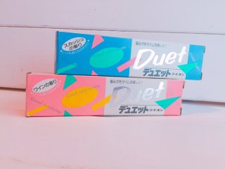 懐かしのパッケージを貼るトピ