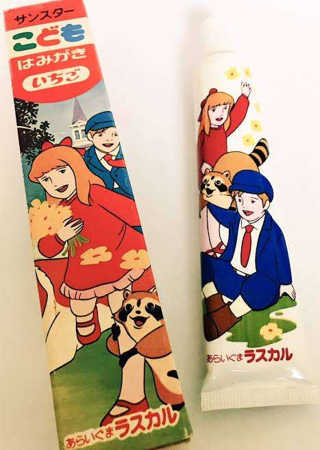 懐かしのパッケージを貼るトピ