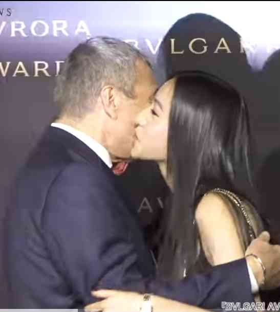 Koki, 美腹筋チラリのスポーツウェア姿で連日のメッセージ発信「みなさんの健康を願って」