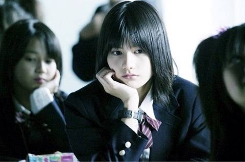 橋本愛、制服ショットでファン悩殺「かわいさ犯罪級」「破壊力やべえ」「これは撃ち抜かれました」