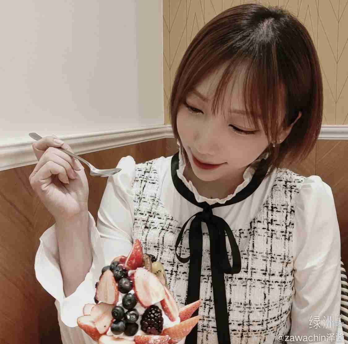 ざわちん、『チャイボーグメイク』姿を披露「加工級のようなメイクの仕上がりに」