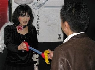 松本人志　ファンとの握手自粛を宣言「さっきしたけど…ゴメン」