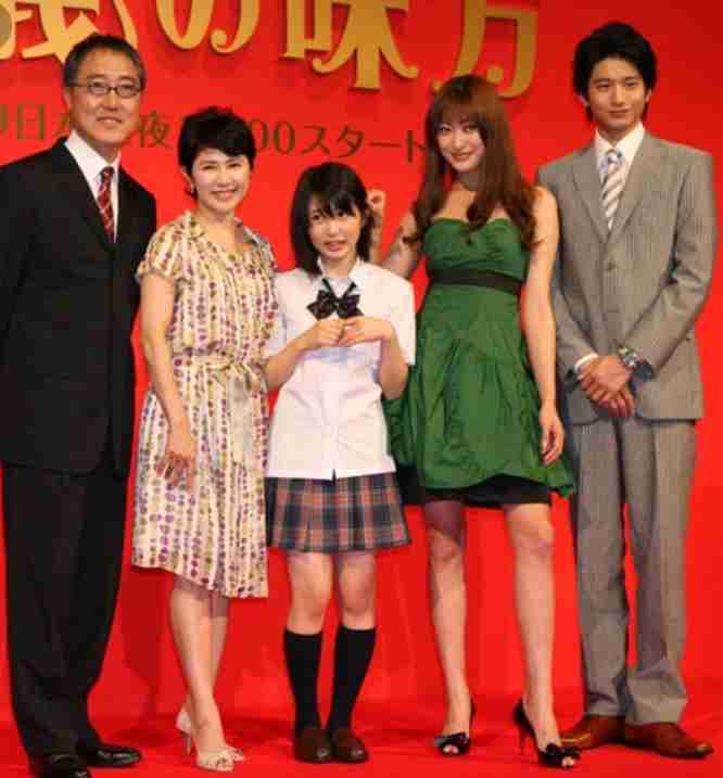 山田優&ヘイリー・ビーバーのドレス姿が「2人とも異次元すぎる」