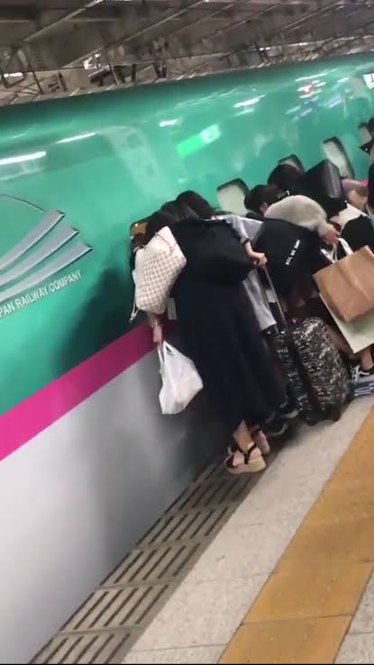 偶然好きな有名人に会えたらどう話しかけるか