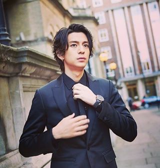 「これがイケメン」「好きだなあ」三浦翔平、ニューヘアスタイルに称賛の声