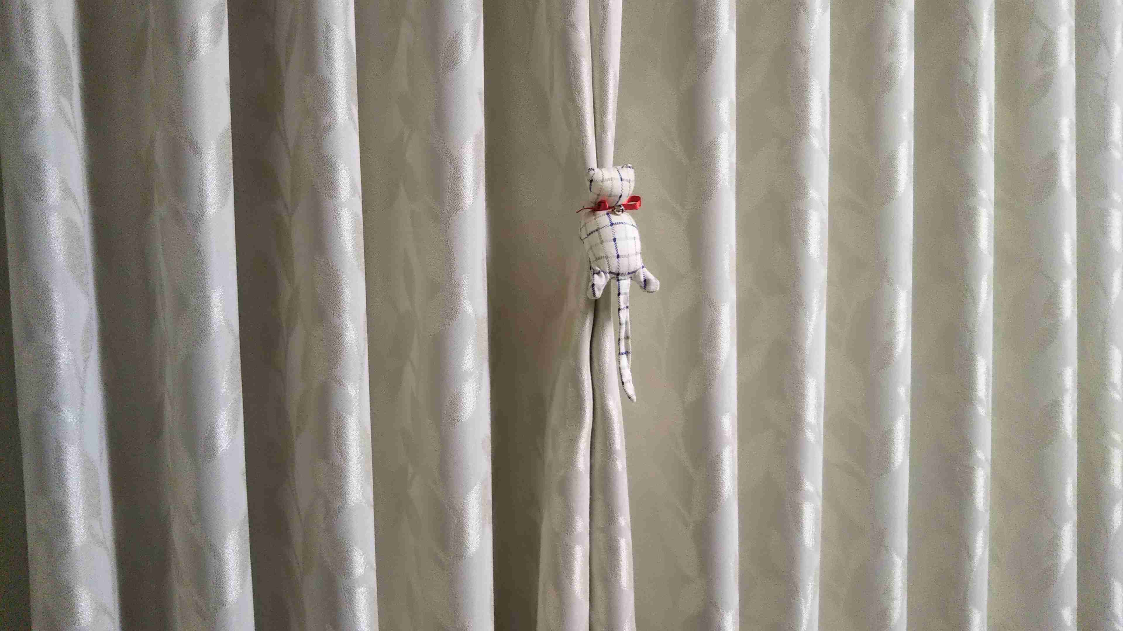 身バレしない程度にお宅のカーテン見せて下さいませんか?