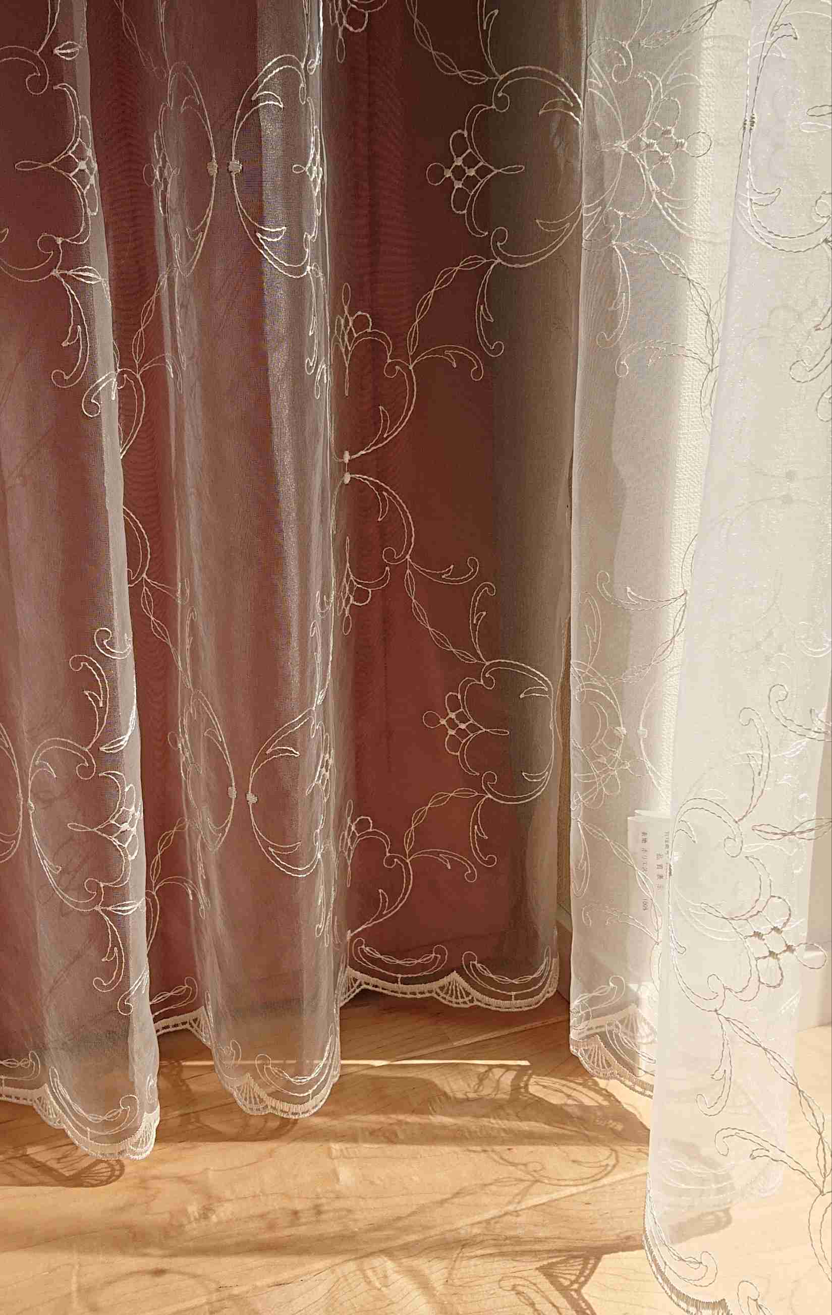 身バレしない程度にお宅のカーテン見せて下さいませんか?