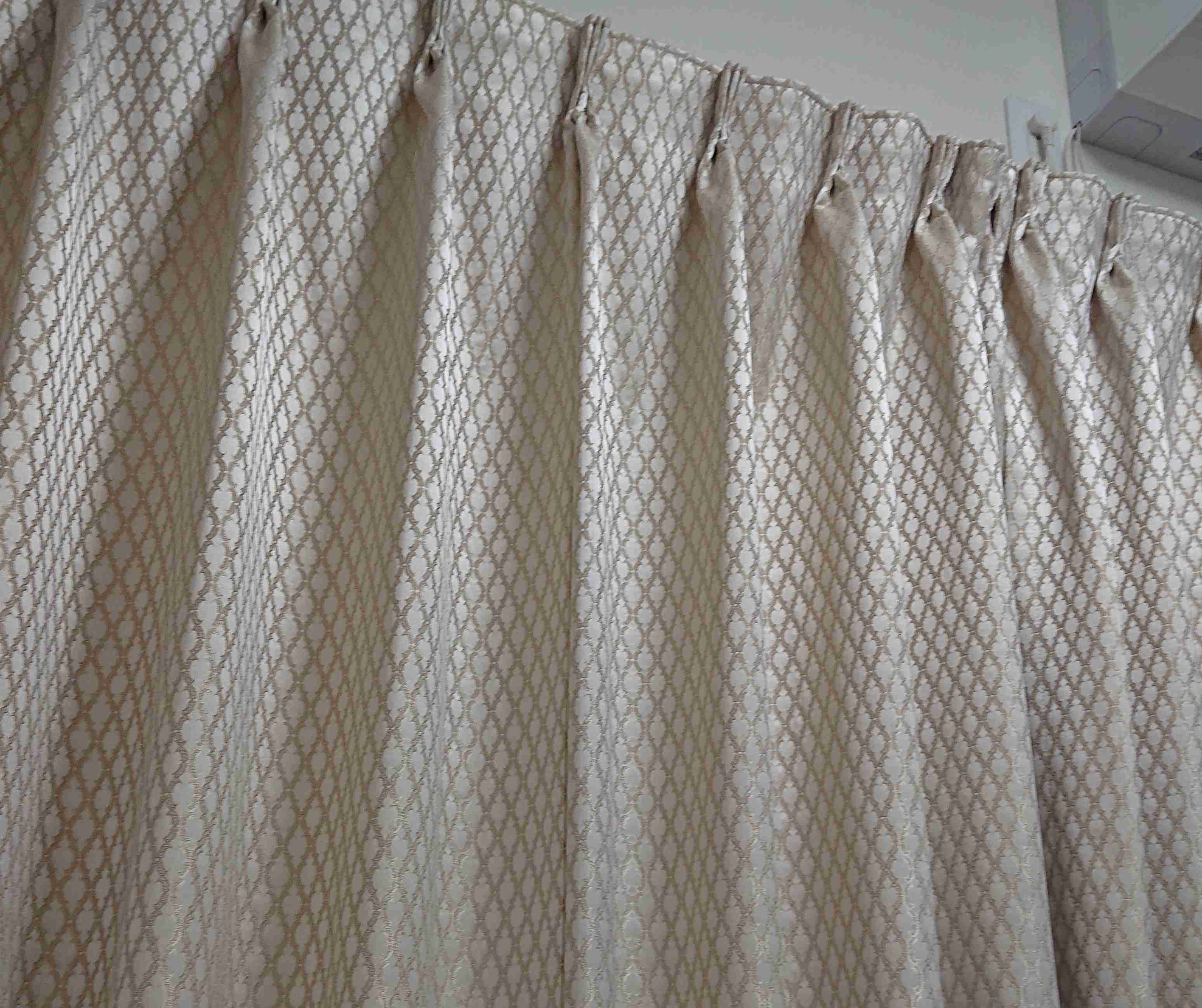 身バレしない程度にお宅のカーテン見せて下さいませんか?