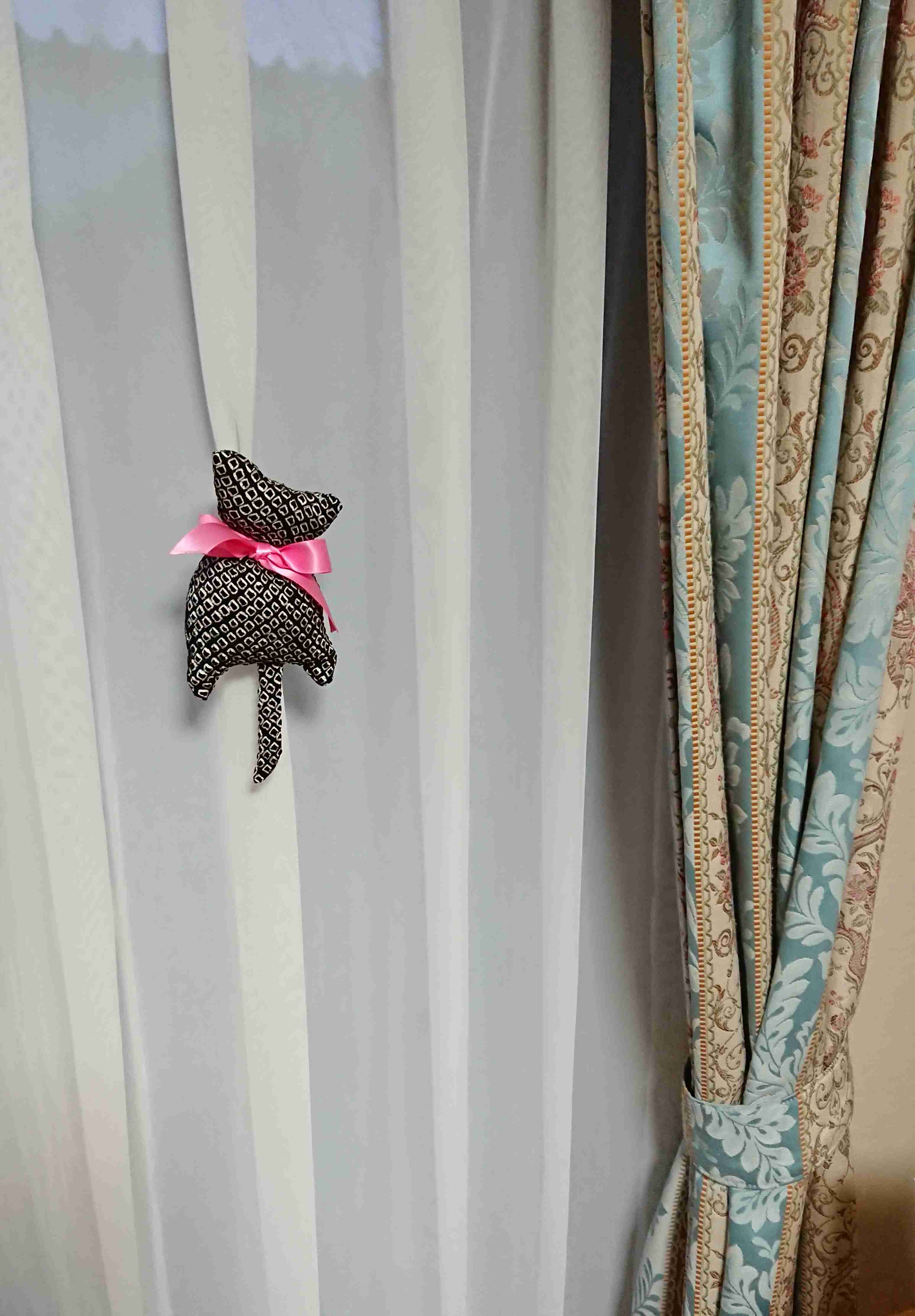 身バレしない程度にお宅のカーテン見せて下さいませんか?