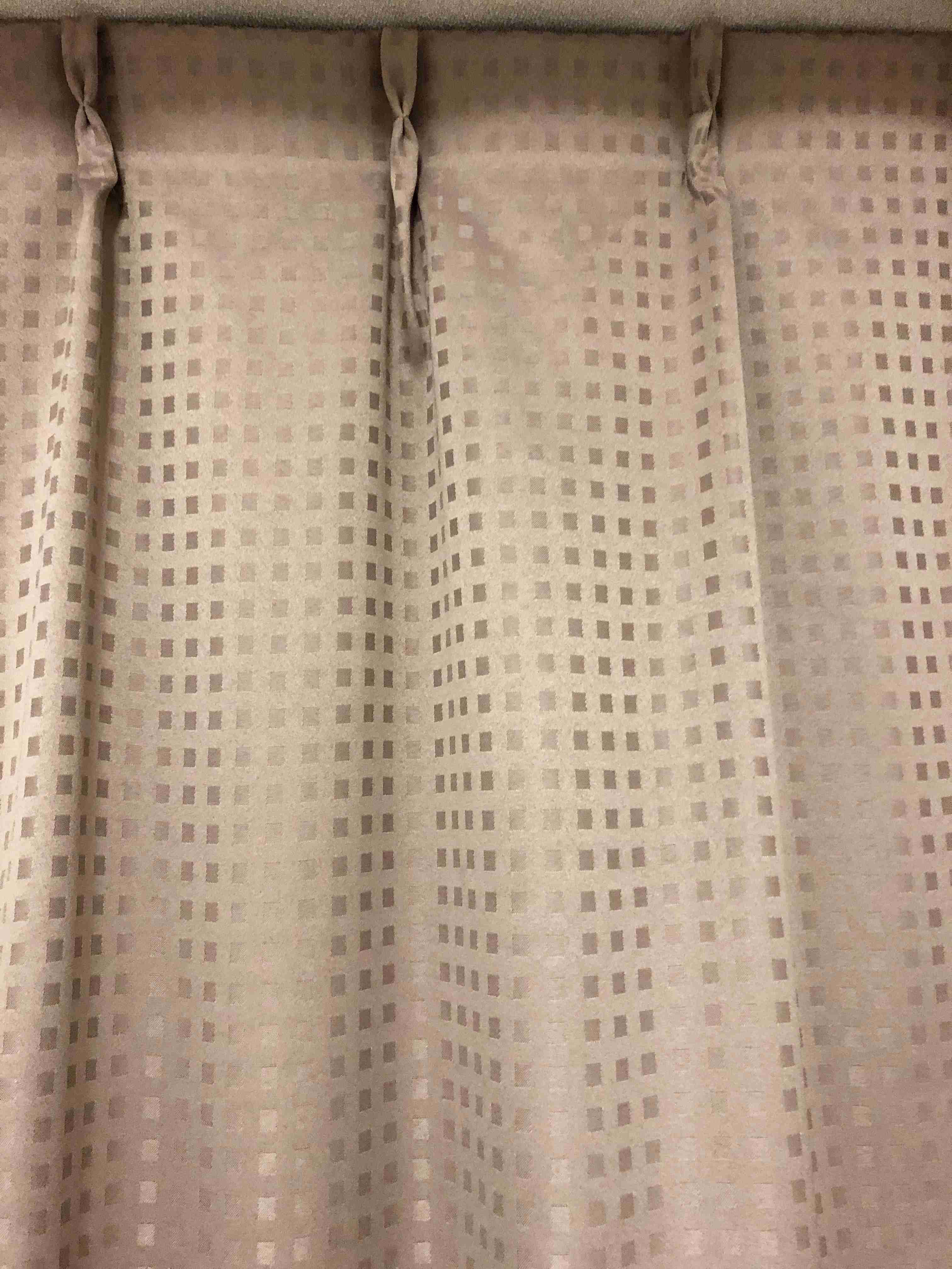 身バレしない程度にお宅のカーテン見せて下さいませんか?