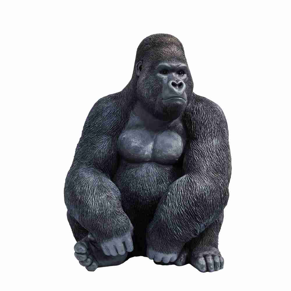 美大生が200万円かけてつくったゴリラの卒業制作　買い手がつかず実家で仁王立ち