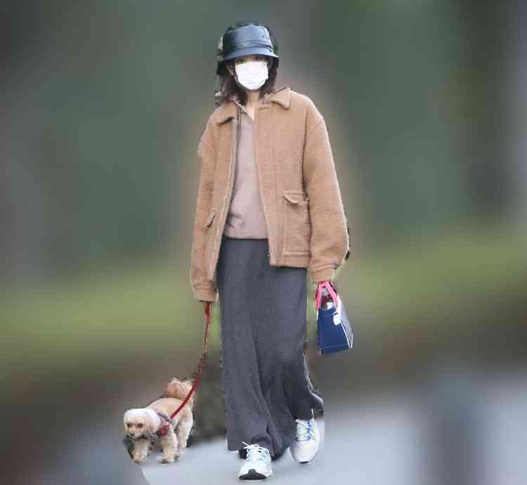 桐谷美玲 妊娠発表前日 絶世の美犬 とスニーカー散歩姿 ガールズちゃんねる Girls Channel