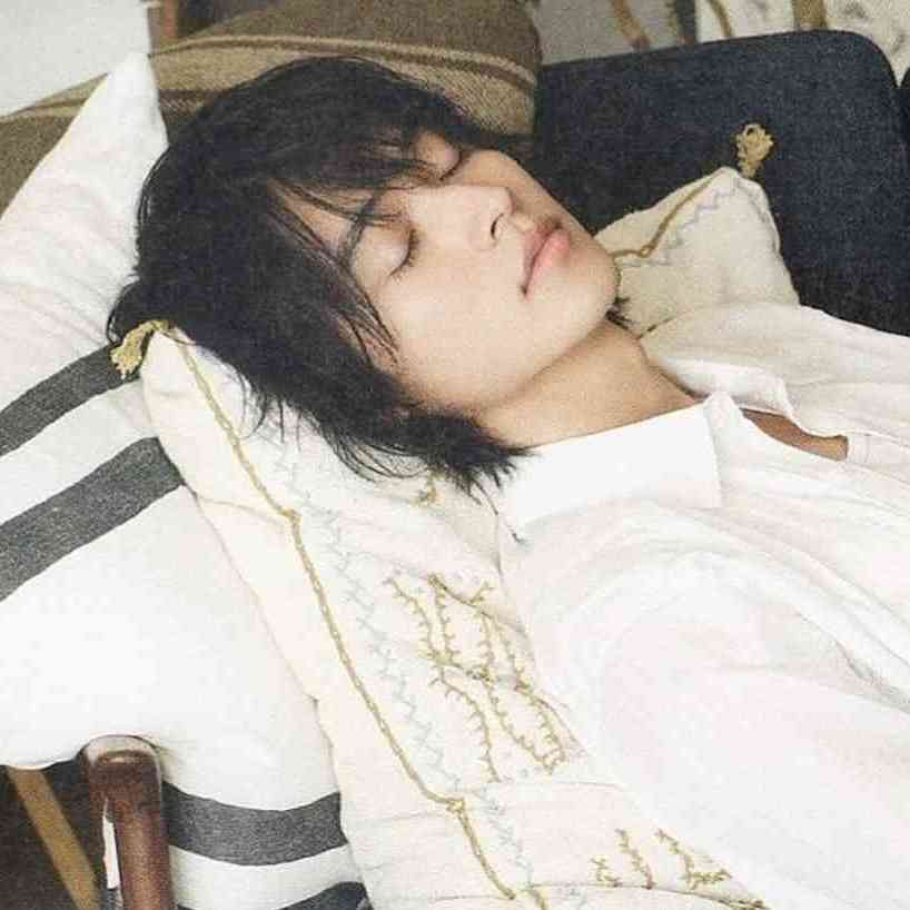 山崎賢人、アルマーニに身をつつんだクールなビジュアル!