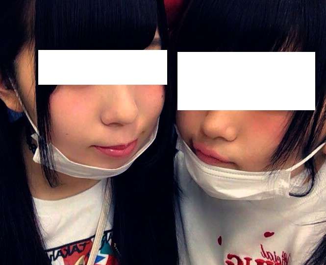 じつは誤ったマナー？7割がくしゃみで口に手をあてているが…