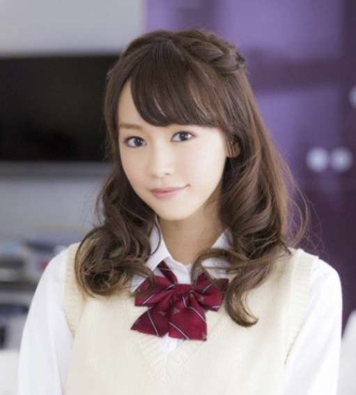  桐谷美玲、“河北麻友子に褒められた”私服姿