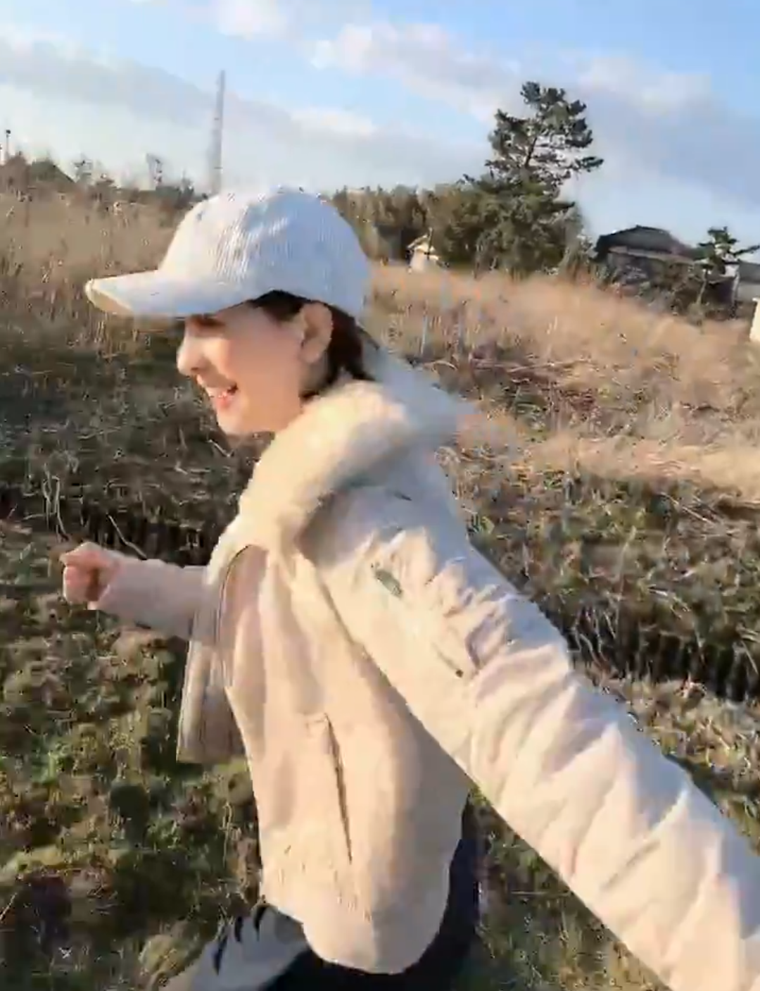 山口真帆、網タイツ＆ピンヒールの美脚オフショット「足ながっ」「エロカッコいい」と新たな魅力に反響