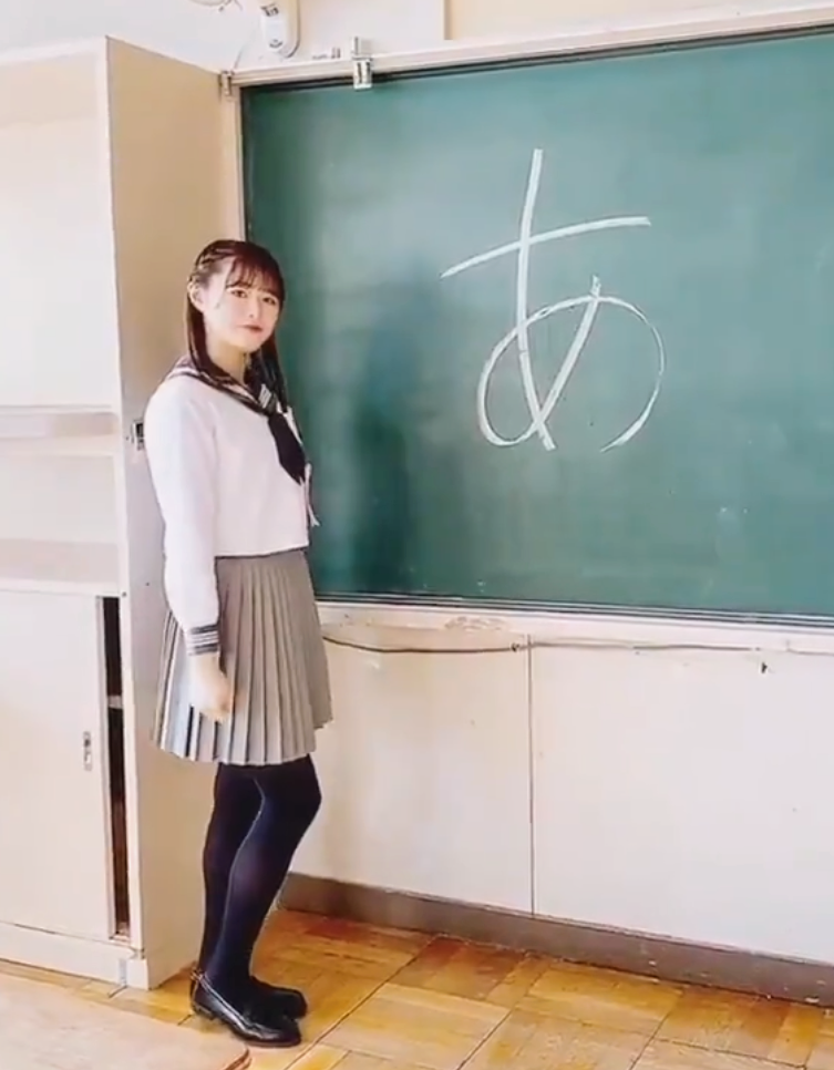 山口真帆、網タイツ＆ピンヒールの美脚オフショット「足ながっ」「エロカッコいい」と新たな魅力に反響