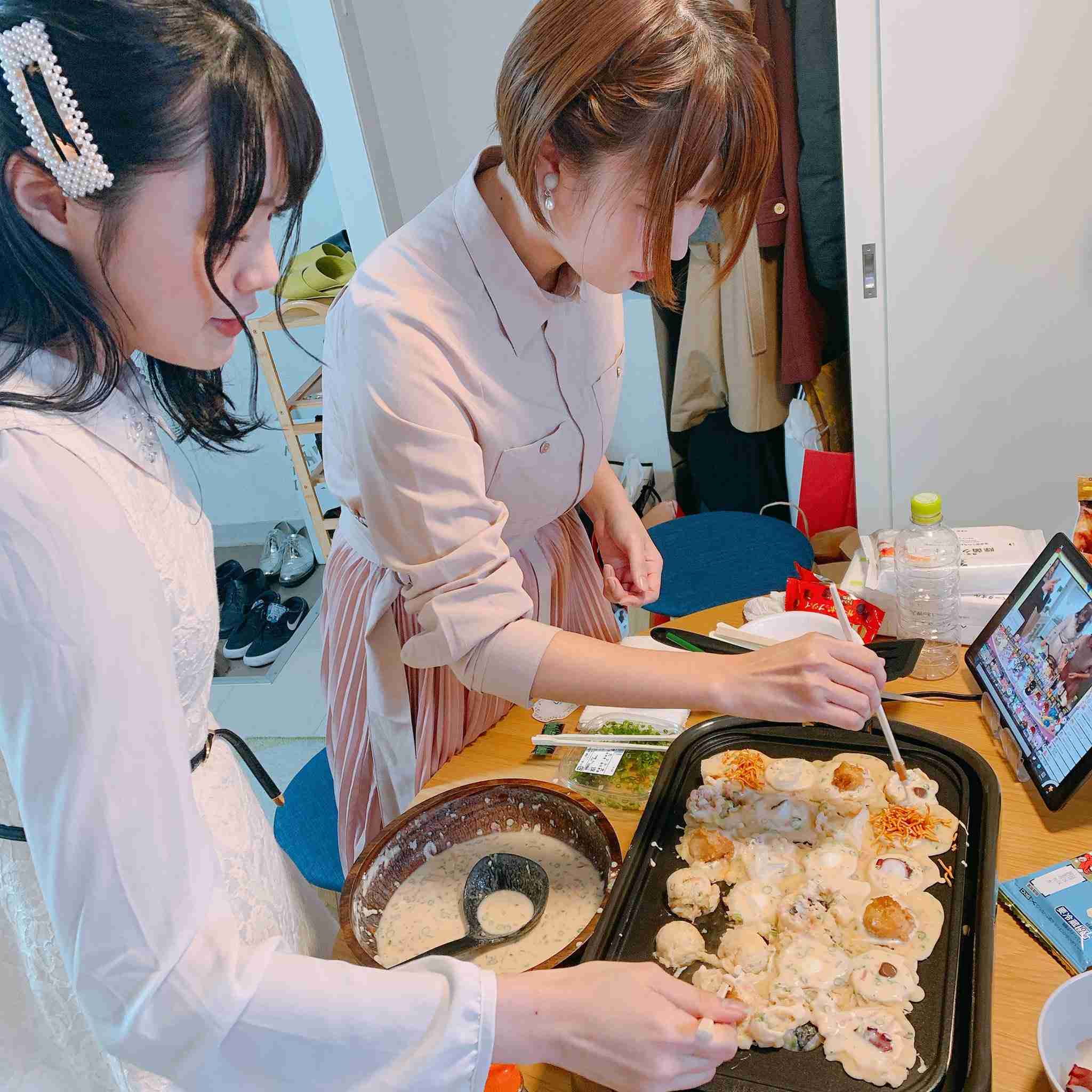 山口真帆、網タイツ＆ピンヒールの美脚オフショット「足ながっ」「エロカッコいい」と新たな魅力に反響