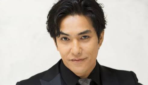 三白眼と黒目がち、どちらが好きですか?