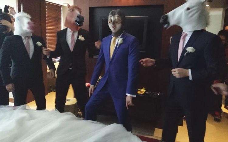 細菌恐怖症の女性がバブルボールでスーパーへ 店員に追い出される(英)