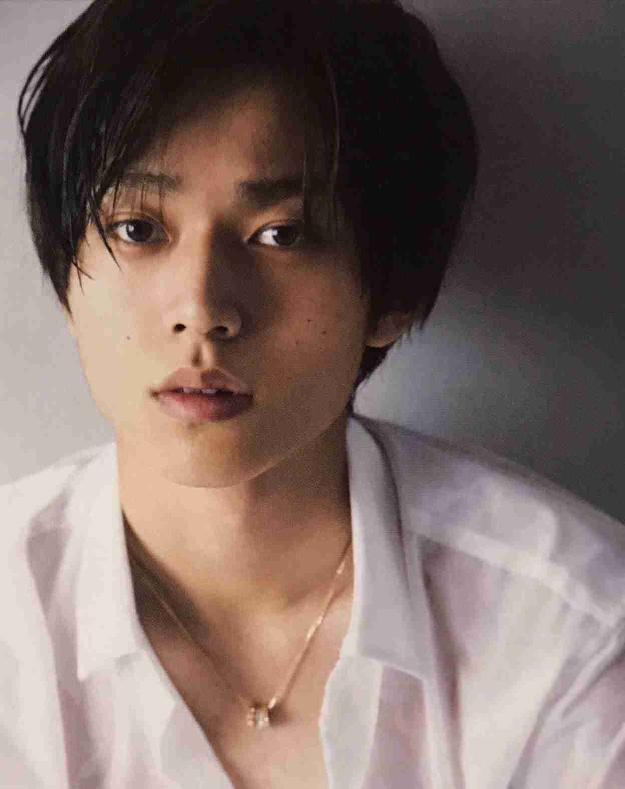 King & Prince永瀬廉『MEN'S NON-NO』初ソロ表紙 白アイテムを軽やかに着こなす