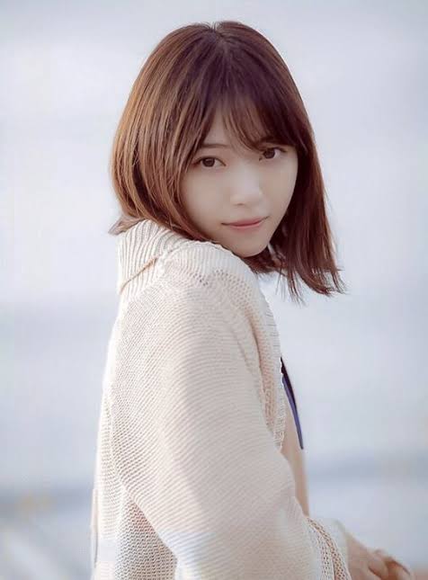 西野七瀬、派手色コーデで新鮮な魅力「何着ても似合う」「美しさに脱帽です!!」