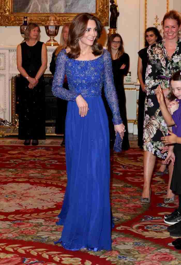 英ヘンリー王子夫妻、エリザベス女王に招待されて礼拝に参加