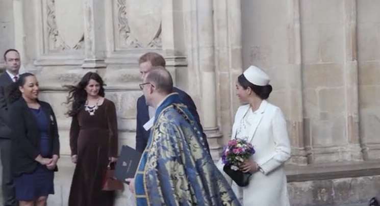 英ヘンリー王子夫妻、エリザベス女王に招待されて礼拝に参加