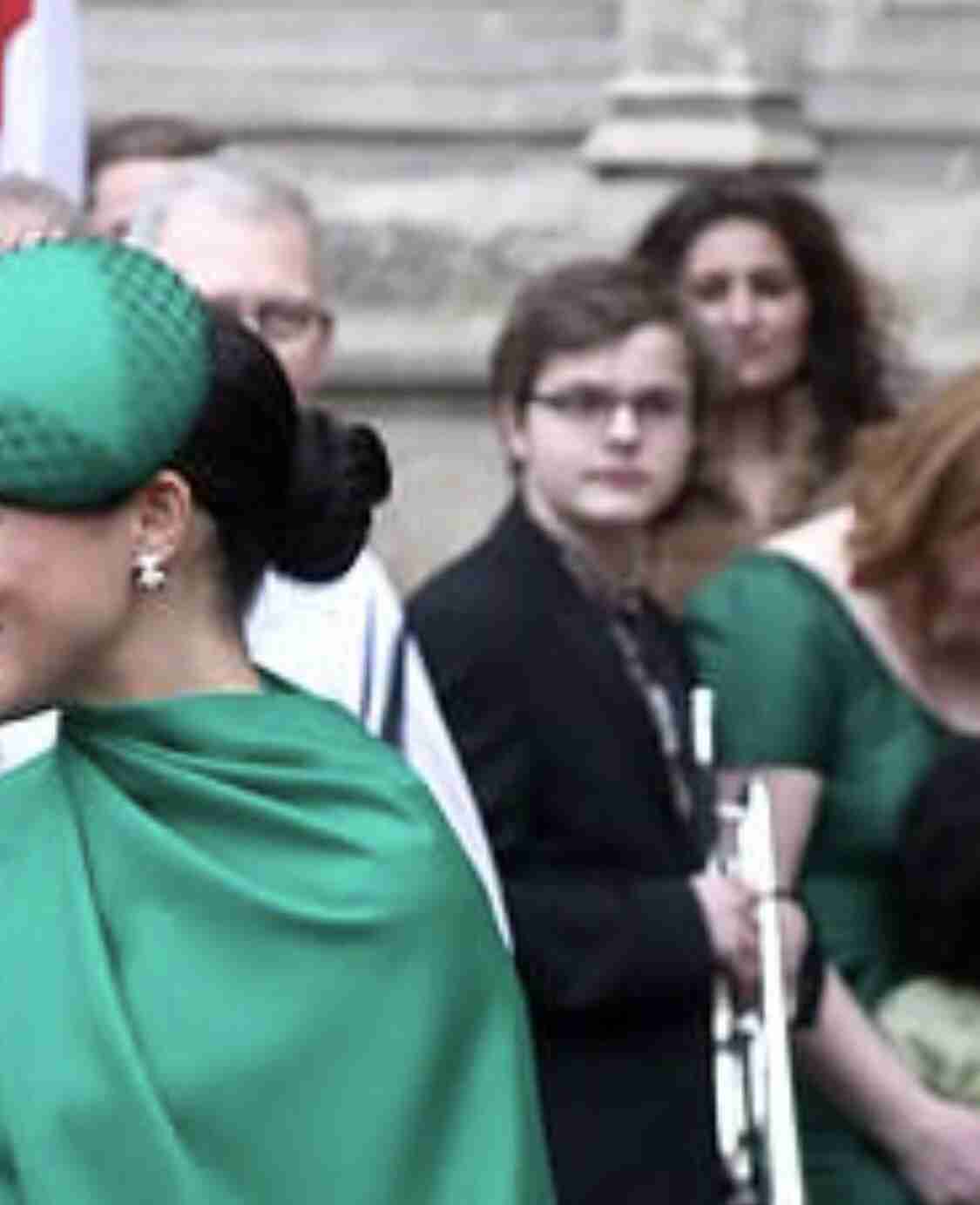 英ヘンリー王子夫妻、エリザベス女王に招待されて礼拝に参加