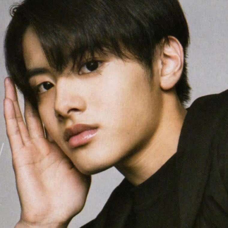二次元と三次元のイケメンを交互に貼っていくトピ