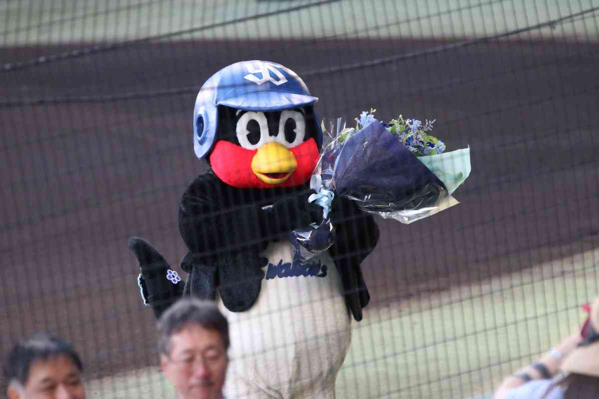 江藤農水相「ホワイトデーに花を」　新型コロナで需要減