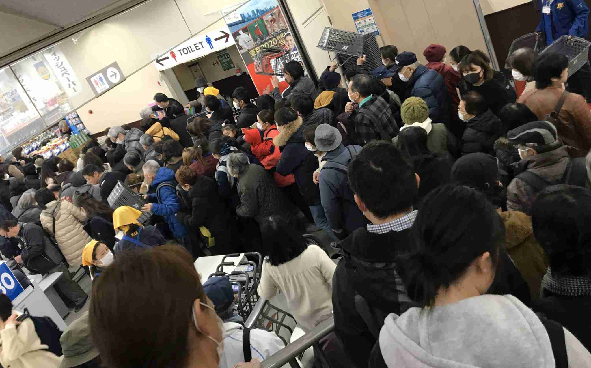 「新型コロナウイルスの再感染は致死的」医師の動画に批判、専門家「信用しないで」