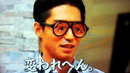 目隠しした芸能人を貼って誰か当てるトピ