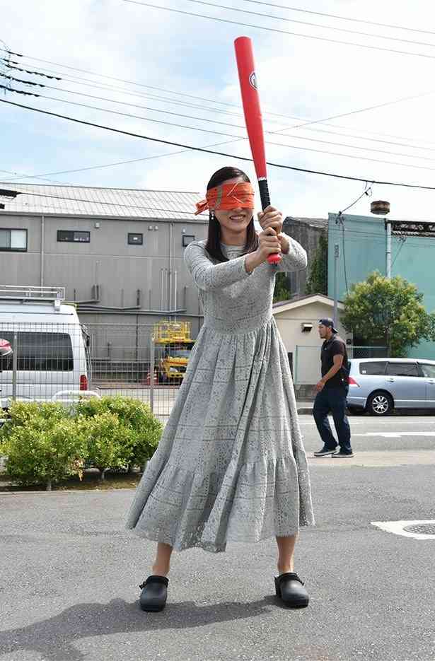 目隠しした芸能人を貼って誰か当てるトピ