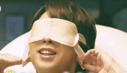 目隠しした芸能人を貼って誰か当てるトピ