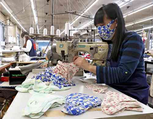 病院にマスク10万枚寄付　せんべい会社、大量に備蓄