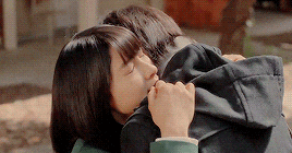 すさんだ心が癒されるドラマのハグを教えて