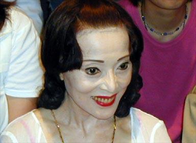 厚塗りに見えないファンデーション