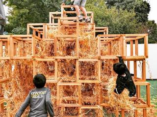展示作品で5歳焼死、遺族が大学と主催者提訴　神宮外苑