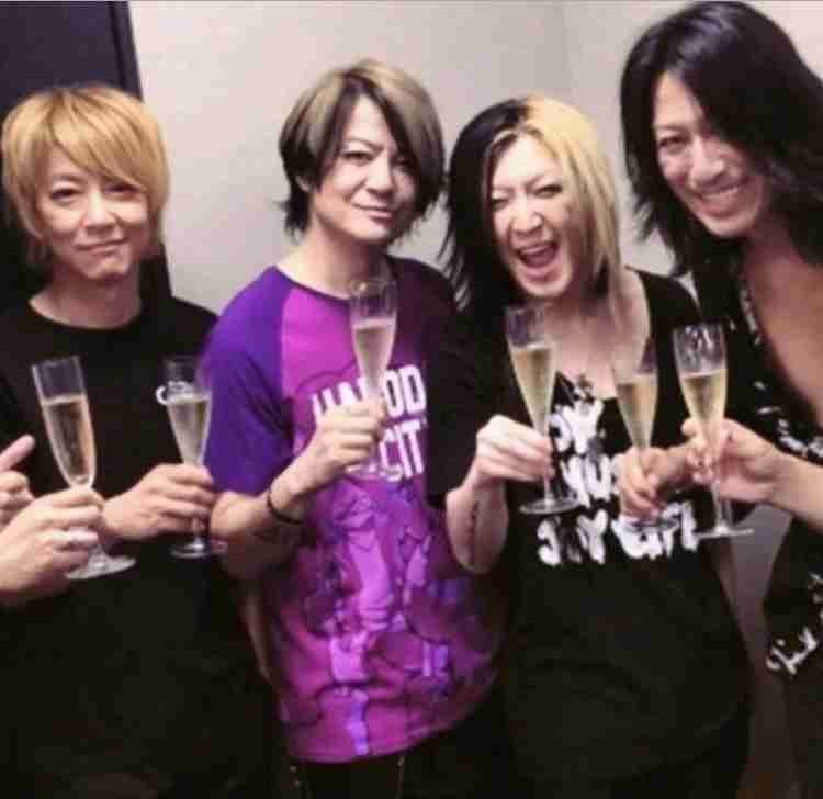 GLAYの画像を貼ると語尾にTERUがついたコメントが返ってくるトピ