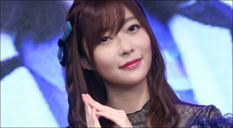 指原莉乃、“セルフカラー”でダークネイビーヘアにイメチェン「真似したい」と反響