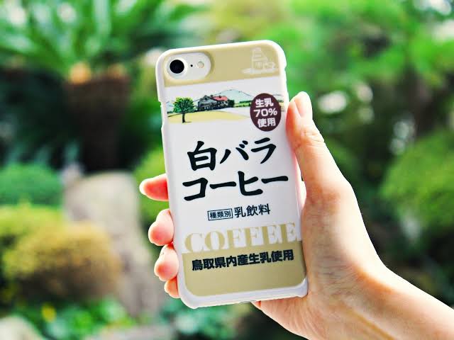 お洒落なスマホカバーがみたい🦉