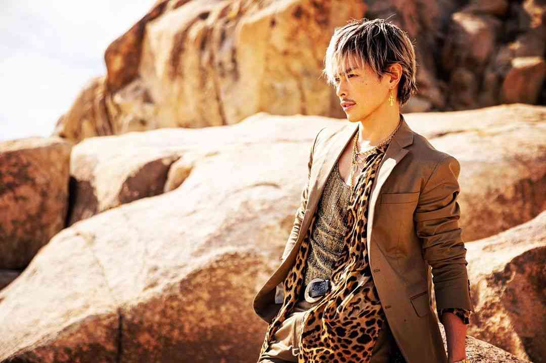 三代目JSB 岩田剛典のウインクSHOTにファン歓喜「これ罪でしょ!?」「イケメンすぎて倒れそうになった…」