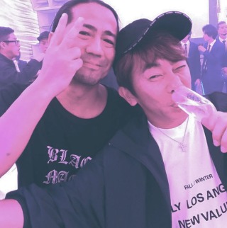 松浦勝人・エイベックス会長、浜崎あゆみと親密2ショットに反響「誰に邪魔されてもぜってえ負けねぇ!」