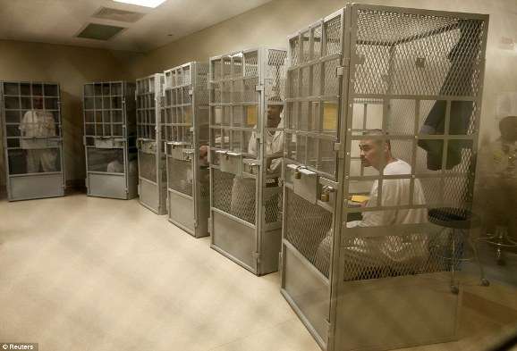10万円給付、受刑者らも対象 森法相―新型コロナ