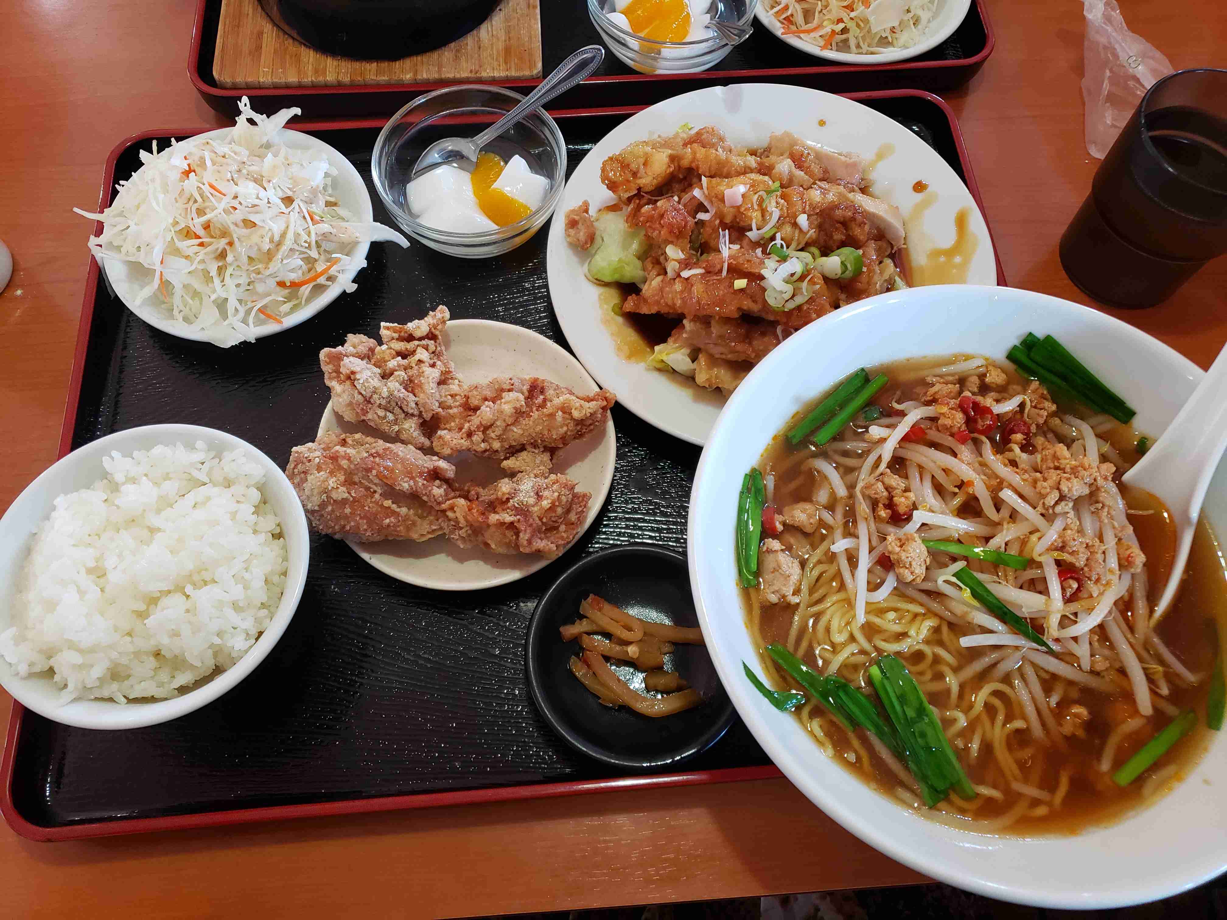 これ詐欺だろ…！台湾系料理店で飯を頼んだらメニュー表に写真掲示してるのと実際に出て来た量が違いすぎて困惑したお話