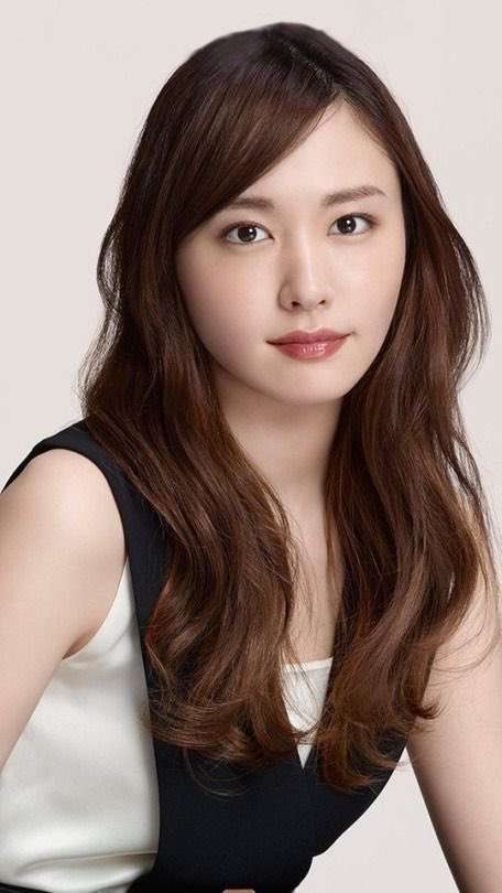 新垣結衣、ファッションは「存分にゆるゆるを楽しんでます」 大人の表情でモードな着こなし